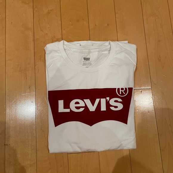 Levi’s tshirt - Picture 3 of 5